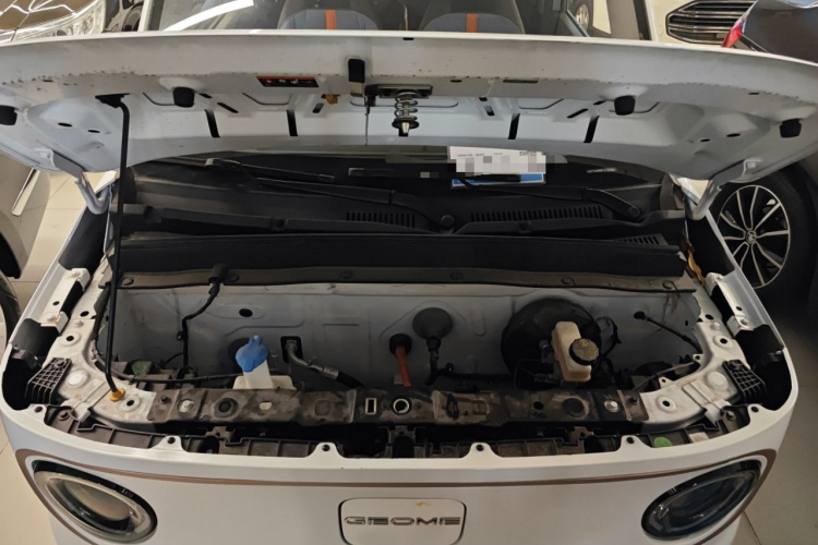 吉利银河 2023款 熊猫mini 200km 灵动熊机舱底盘24