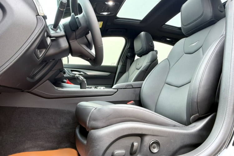 凯迪拉克CT5 2025款 28T 城市运动版中控内饰7010