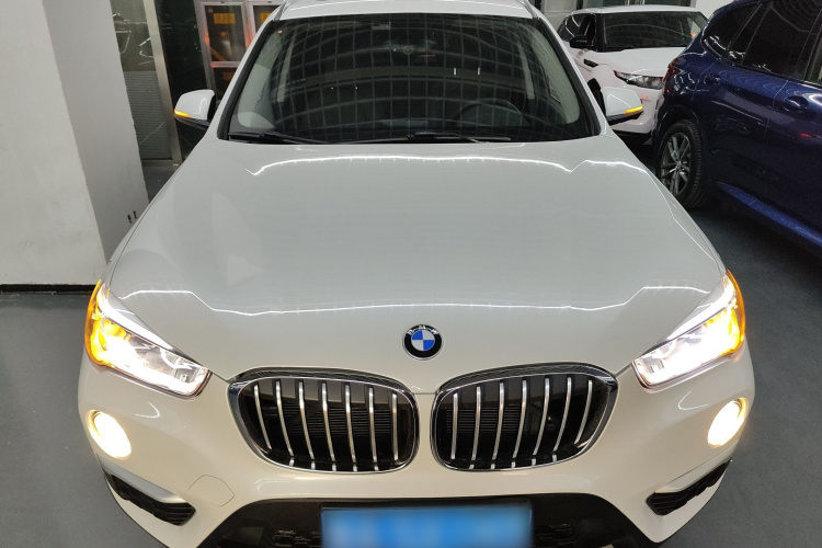 宝马X1 2018款 xDrive20Li 尊享型车身外观2