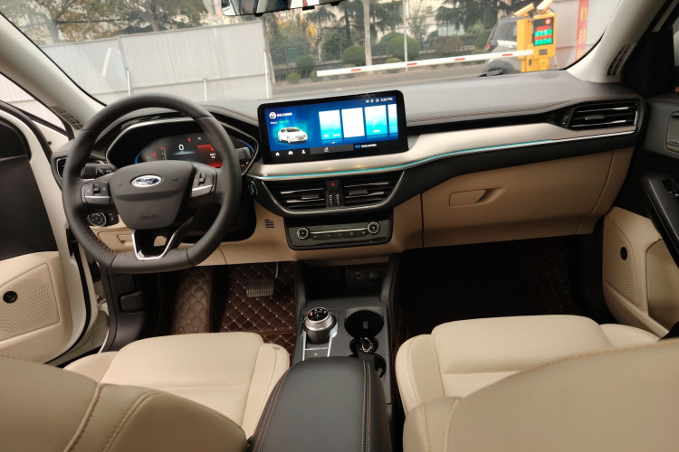 福特 福克斯 2021款 三厢 EcoBoost 180 自动锋潮型中控内饰12