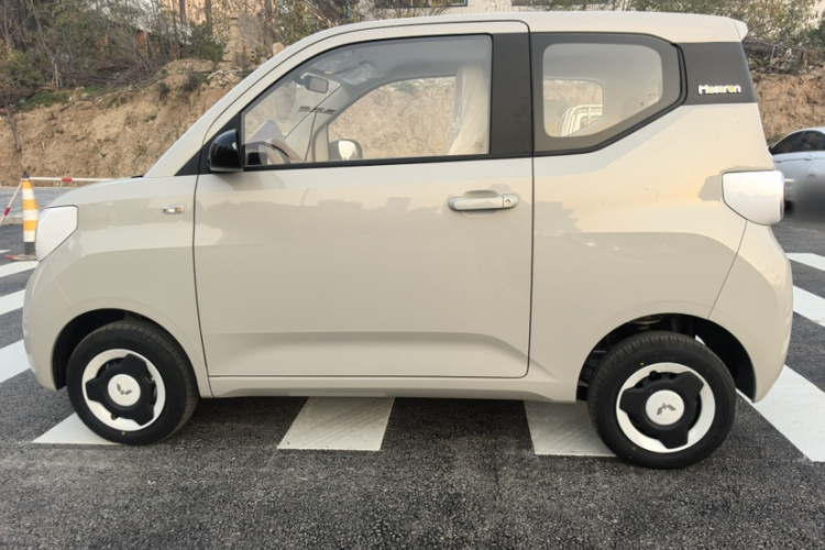 五菱汽车 宏光MINIEV 2024款 第三代 215km 青春版车身外观6010