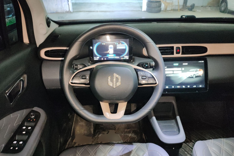 零跑汽车 零跑T03 2021款 400舒享版中控内饰13