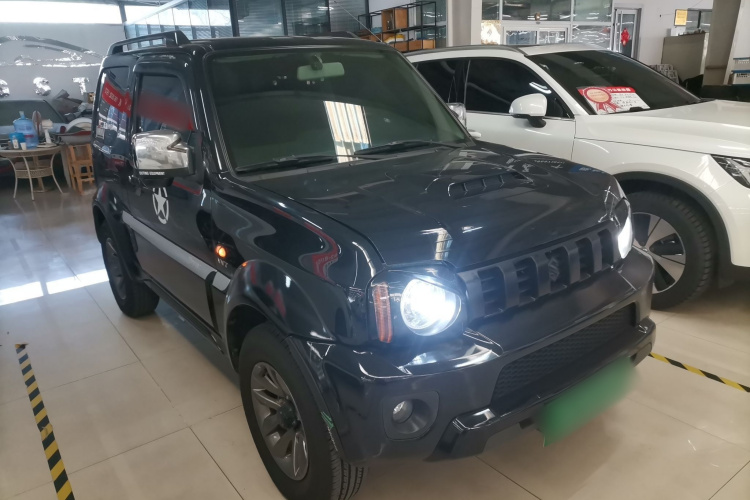 铃木 吉姆尼 2015款 1.3 MT JLX车身外观3