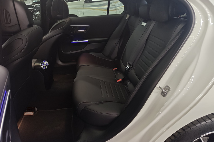 奔驰C级 2025款 C 260 L 运动版中控内饰7004