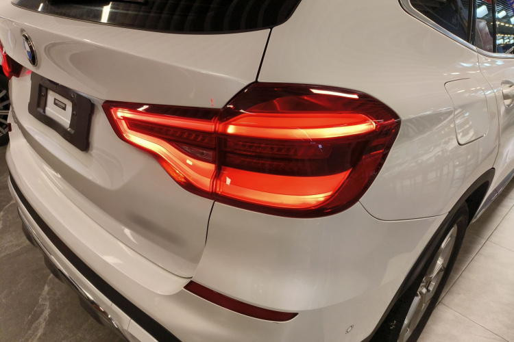 宝马X3 2020款 xDrive28i 豪华套装车身外观9