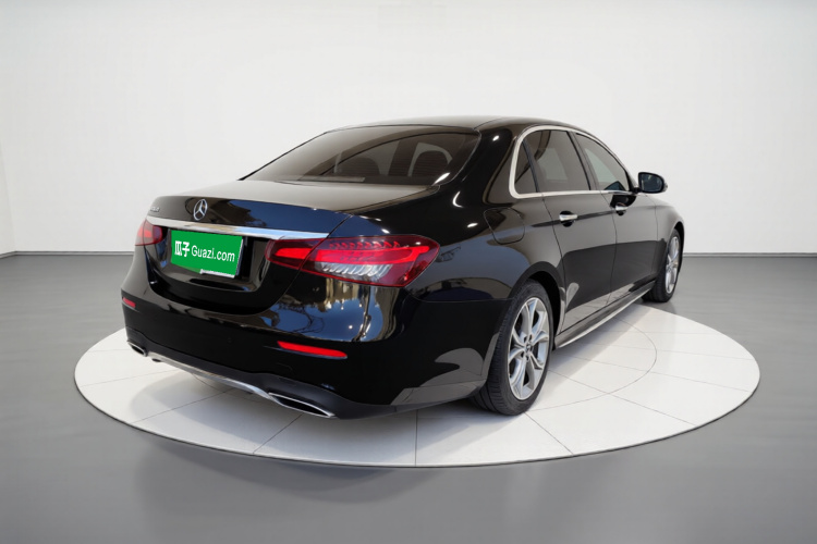 奔驰E级 2021款 E 300 L 运动尊贵型车身外观7