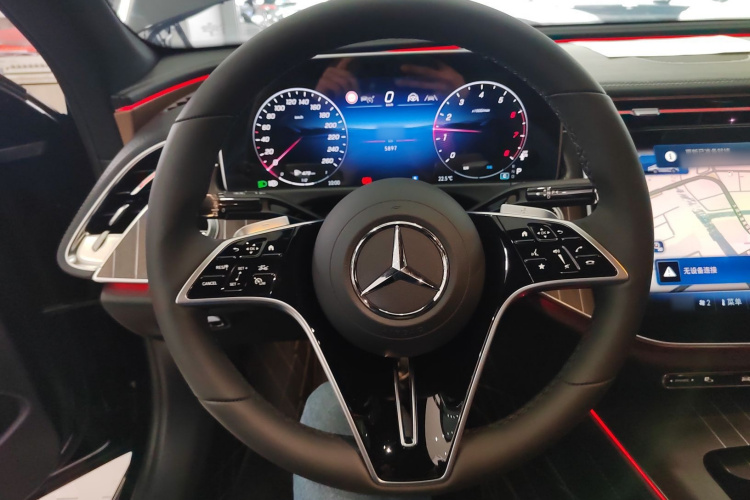 奔驰E级 2025款 改款 E 300 L 时尚型中控内饰13