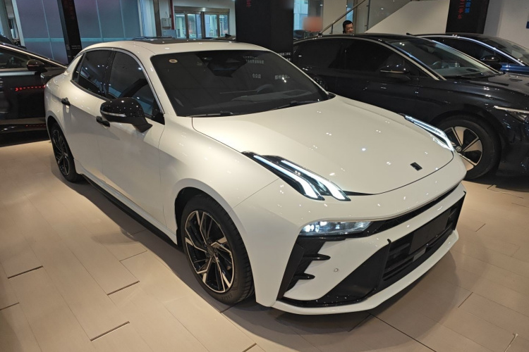 领克03 2025款 1.5TD DCT冠军版Pro车身外观3