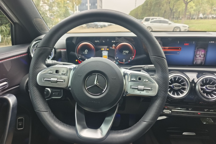 奔驰A级 2022款 改款三 A 200 L 运动轿车时尚型中控内饰7005