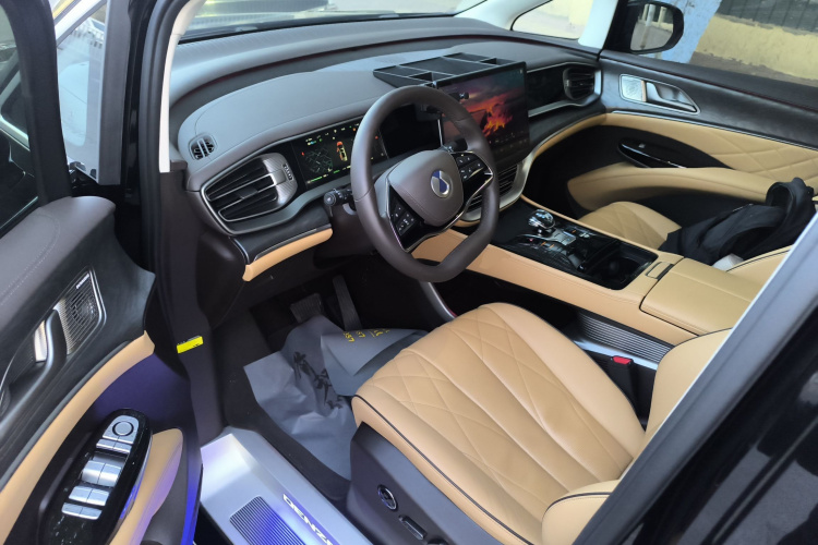 腾势D9 2024款 DM-i 980 四驱尊贵型中控内饰20