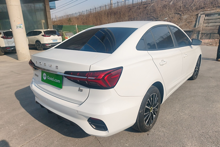 荣威i5 2021款 1.5L 手动铂金版车身外观7