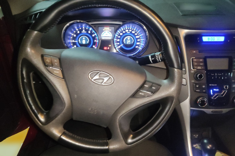 现代 索纳塔 2011款 2.0L 自动领先版中控内饰13