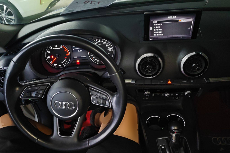 奥迪A3 2018款 30周年年型 Sportback 40 TFSI 风尚型中控内饰7002