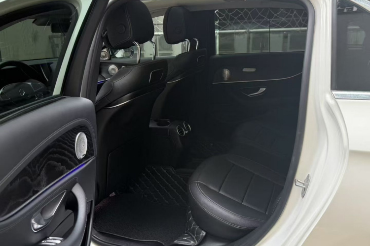 奔驰E级 2017款 E 300 L 运动豪华型中控内饰7003