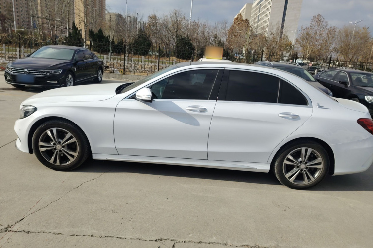 奔驰C级 2017款 改款 C 200 L 运动版车身外观4