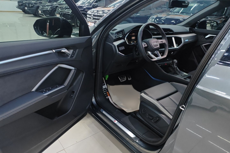 奥迪Q3 2024款 40 TFSI 时尚动感型中控内饰7003