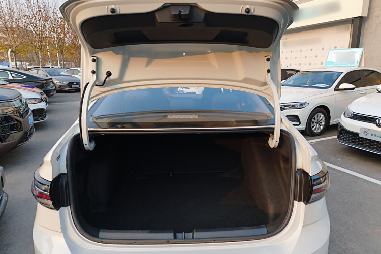 大众 朗逸 2023款 新锐 1.5L 自动新逸版机舱底盘23