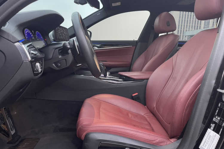 宝马5系 2019款 改款 530Li 尊享型 M运动套装局部细节19