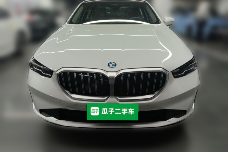 宝马5系 2024款 525Li 豪华套装车身外观2