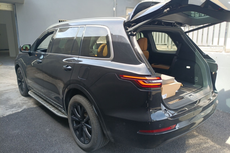 理想汽车 理想ONE 2021款 增程6座版车身外观4