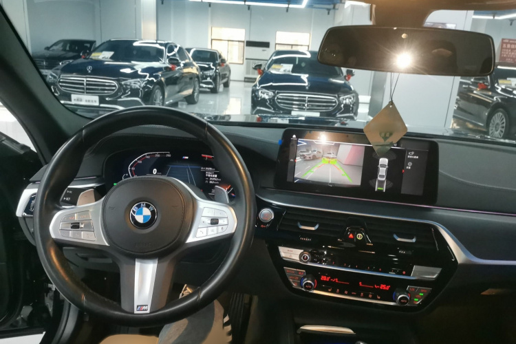 宝马5系 2023款 改款 530Li 领先型 M运动套装中控内饰7002