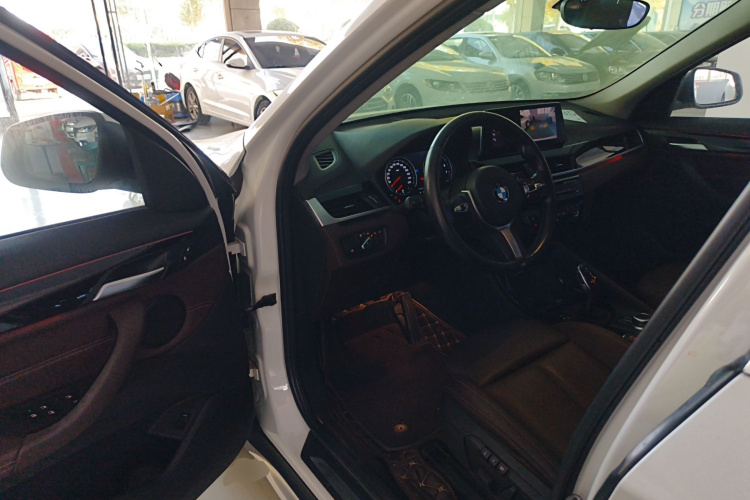 宝马X1 2020款 sDrive20Li 尊享型中控内饰20