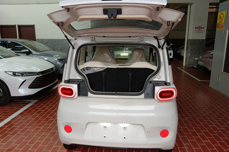 五菱汽车 宏光MINIEV 2024款 第三代 215km 青春版机舱底盘23