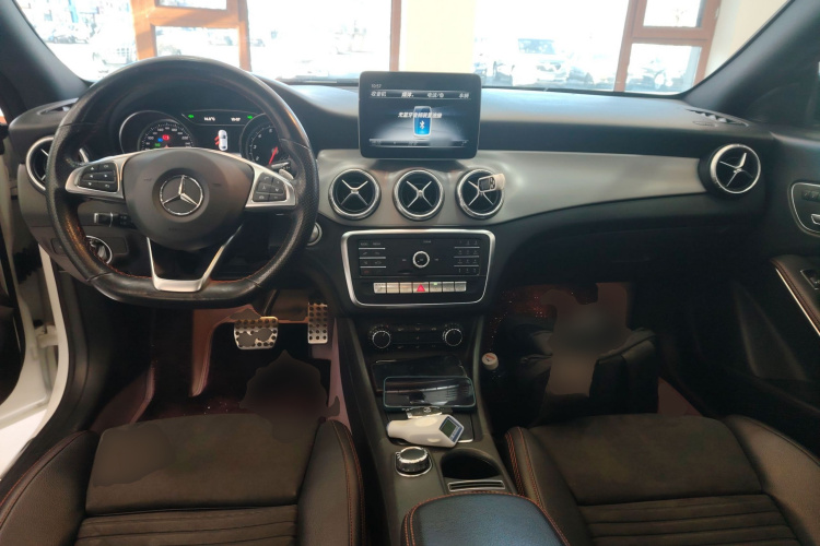 奔驰CLA 2019款 CLA 220 4MATIC中控内饰7002
