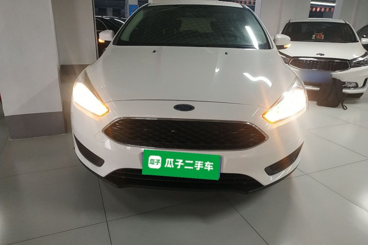 福特 福克斯 2018款 两厢经典 1.6L 自动舒适型智行版车身外观2