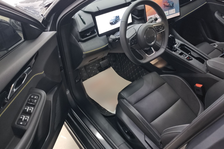 领克03 2025款 1.5TD DCT冠军版Pro中控内饰20