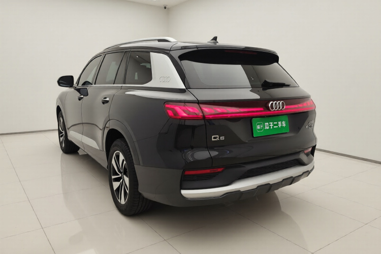 奥迪Q6 2024款 40 TFSI quattro 观云型 羽林套装 7座车身外观5