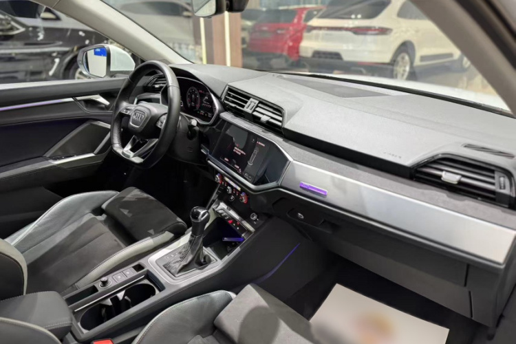 奥迪Q3 2023款 40 TFSI 时尚动感型中控内饰7003