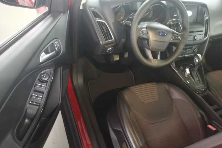 福特 福克斯 2015款 三厢 EcoBoost 180 自动精英型中控内饰7003