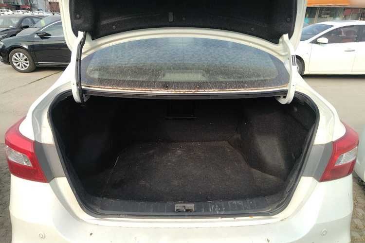 日产 轩逸 2016款 1.6XL CVT豪华版机舱底盘23