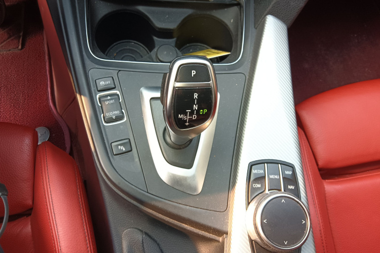 宝马3系 2019款 320i M运动曜夜版局部细节18