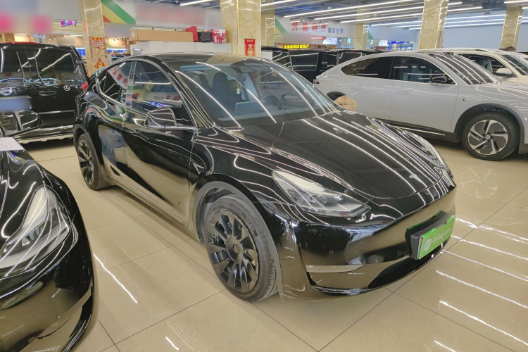 特斯拉 Model Y 2021款 标准续航后驱版车身外观3