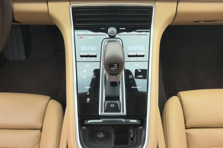 保时捷 2017款 Panamera 行政加长版 3.0T中控内饰7004