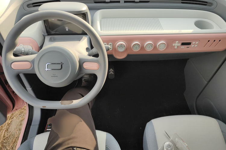 奔腾小马 2025款 222km 闪电马中控内饰7002