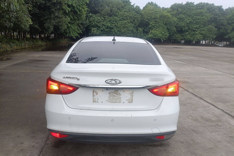 奇瑞 艾瑞泽5 2019款 改款PRO 1.5L 手动青春版 国VI车身外观6