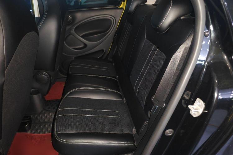 smart forfour 2016款 1.0L 52千瓦灵动版中控内饰7004