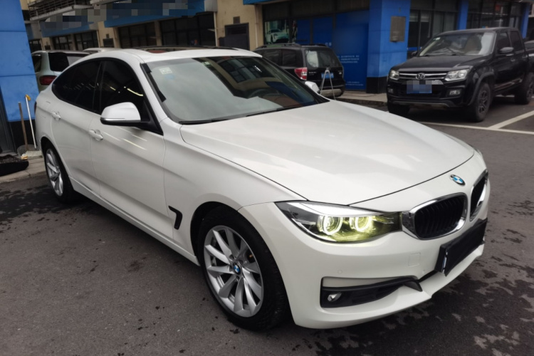 宝马3系GT 2019款 320i 时尚型车身外观3