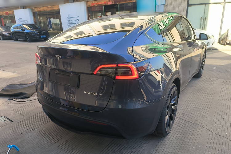 特斯拉 Model Y 2022款 改款 后轮驱动版车身外观7