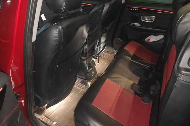 宝马2系多功能旅行车 2015款 218i 运动设计套装中控内饰7004