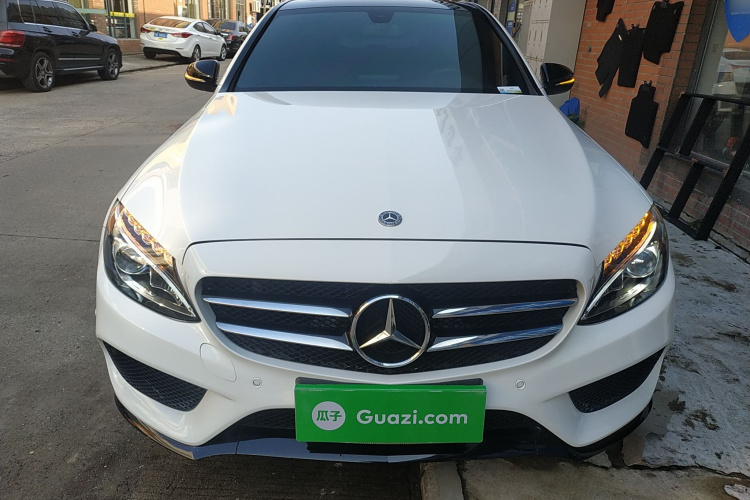 奔驰C级 2018款 C 200 运动版车身外观2