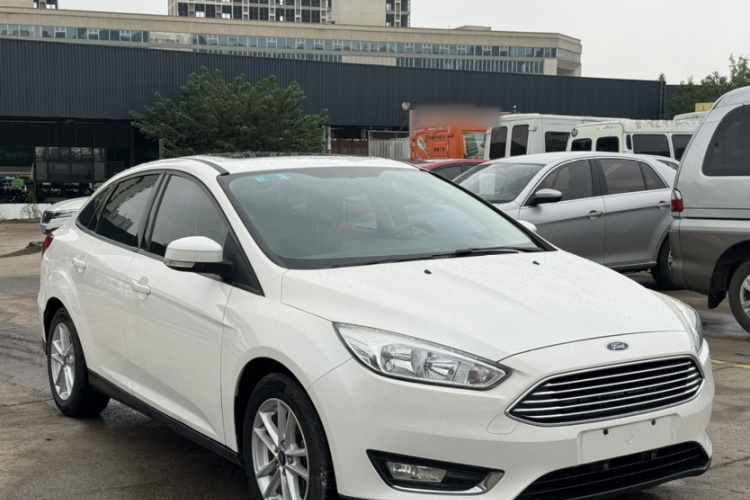 福特 福克斯 2015款 三厢 1.6L 手动风尚型车身外观6002