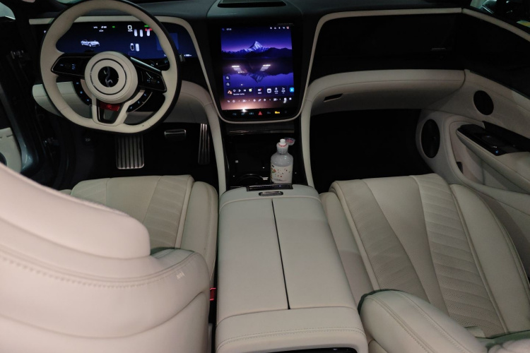 仰望U7 2025款 EV 五座豪华版中控内饰12