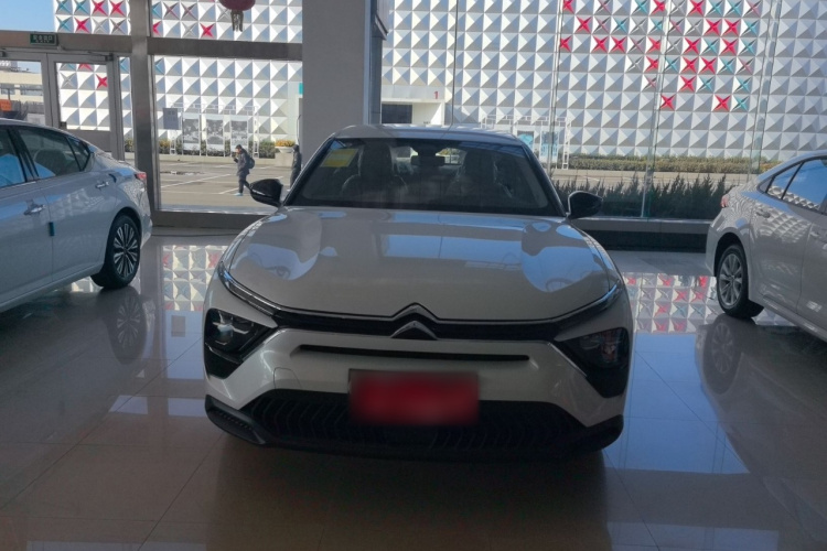 雪铁龙 凡尔赛C5 X 2025款 1.6T 海外版车身外观6001