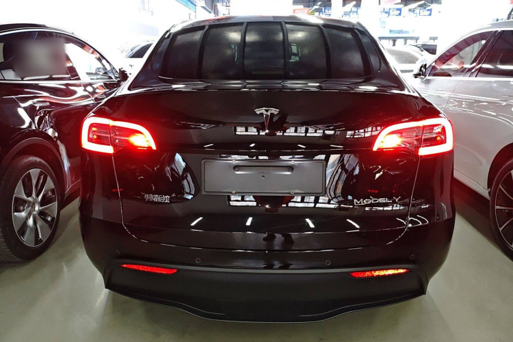 特斯拉 Model Y 2023款 长续航全轮驱动版车身外观6
