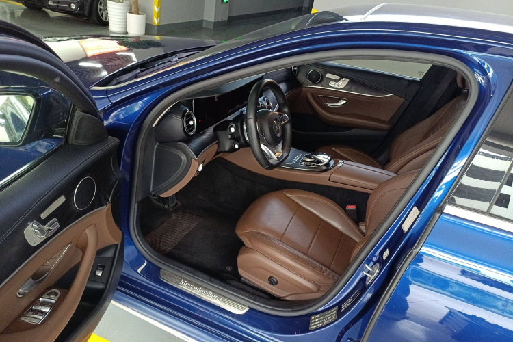 奔驰E级 2018款 E 300 L 运动时尚型中控内饰7003