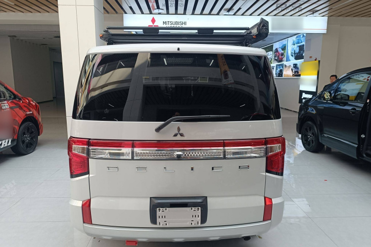 东南 得利卡 平行进口 豪华版 柴油 2.3T车身外观6004